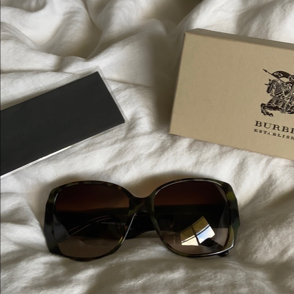 burberry like new tortoise sunglasses green
